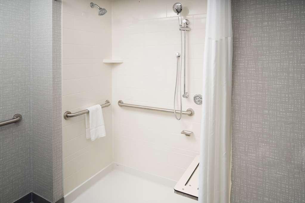 Hampton Inn Kissimmee North Room photo